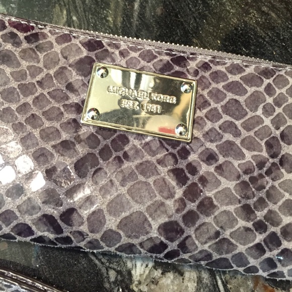 🆑👊WorkWeek Chic HP👊Michael Kors Wallet Wristlet - Picture 2 of 4